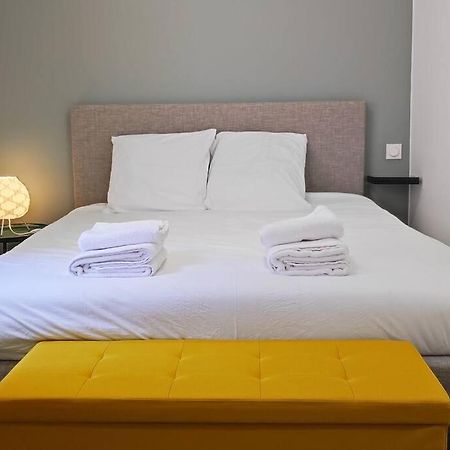 Cocon De Charline - Charme Et Elegance Dans Le Centre Apartment มงโตบ็อง ภายนอก รูปภาพ