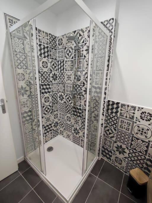 Cocon De Charline - Charme Et Elegance Dans Le Centre Apartment มงโตบ็อง ภายนอก รูปภาพ