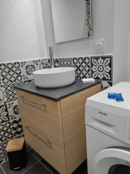 Cocon De Charline - Charme Et Elegance Dans Le Centre Apartment มงโตบ็อง ภายนอก รูปภาพ