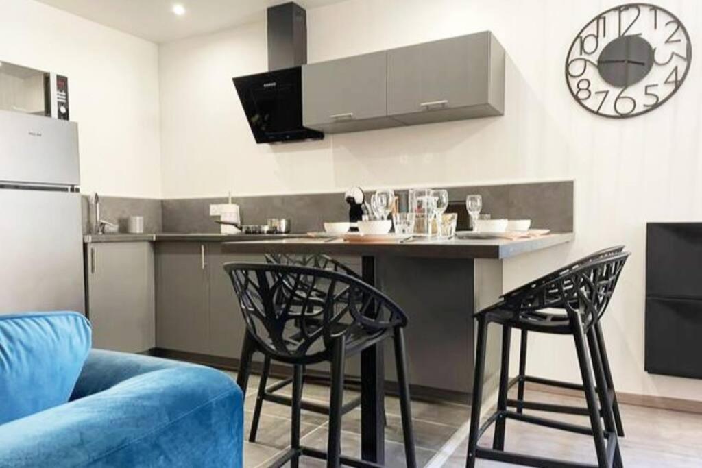 Cocon De Charline - Charme Et Elegance Dans Le Centre Apartment มงโตบ็อง ภายนอก รูปภาพ